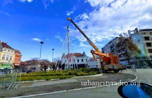 Gorionik montira i skida novogodišnje ukrase u Požarevcu po ceni od oko 22.000 evra