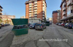 MOJA VEST: Parkiranje na mestu za kontejner, blokovsko parkiranje neophodno