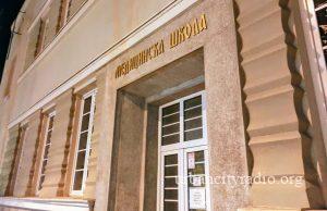 U dvorištu Medicinske škole organizovan novogodišnji vašar