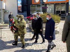 Venci na spomenik „Sloboda“ u Požarevcu povodom 22 godine od NATO bombardovanja