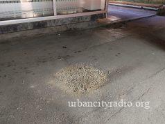 Posle pisanja Urban City Radija: Rupa popunjena šljunkom u ulici Trg Radomira Vujovića