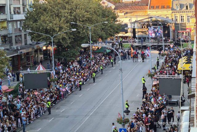 IMG-08e21255ac08a89b4d2a449a921b040b-V