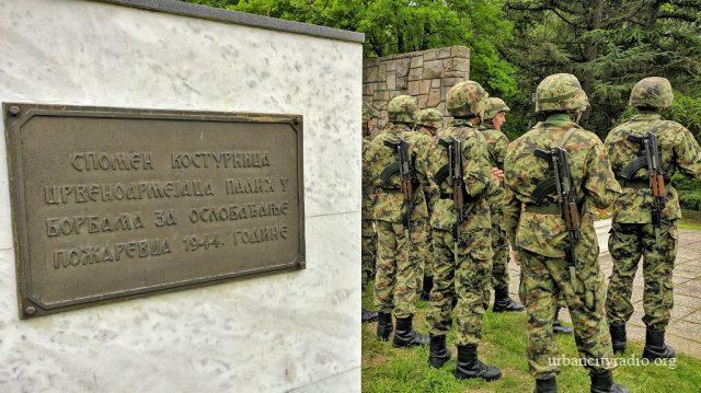 spomenik 2 čačalica vojnici