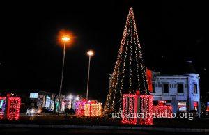 Nekoliko stotina Požarevljana dočekalo NG na Trgu Oslobođenja