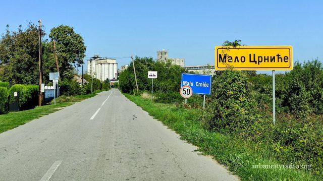 malo crniće tabla ulaz