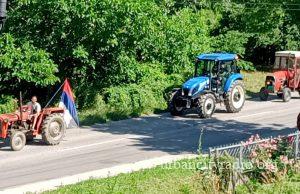Nepregledna kolona sa više stotina traktora stigla u Požarevac