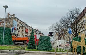 Počelo postavljanje, mesec dana svetleće novogodišnji ukrasi u Požarevcu