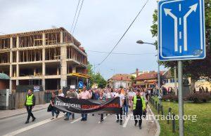 Ipak održan protest “protiv nasilja” u petak, primetno sve manje građana