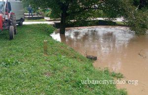 Vitovnica se povukla sa puta, saobraćaj otežan