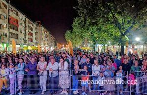 Samo za ljubitelje – Jelena Karleuša za vašar u centru Požarevca