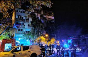 Ugašen požar, više od 20 vatrogasaca u Braničevskoj ulici