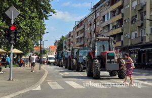 Poljoprivrednici Stiga sa 250 traktora blokirali saobraćaj