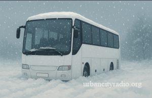 Autobus sa đacima iz Požarevca bio zaglavljen zbog snega na Divčibarama