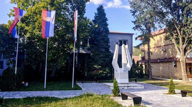 malo crniće spomenik 2025