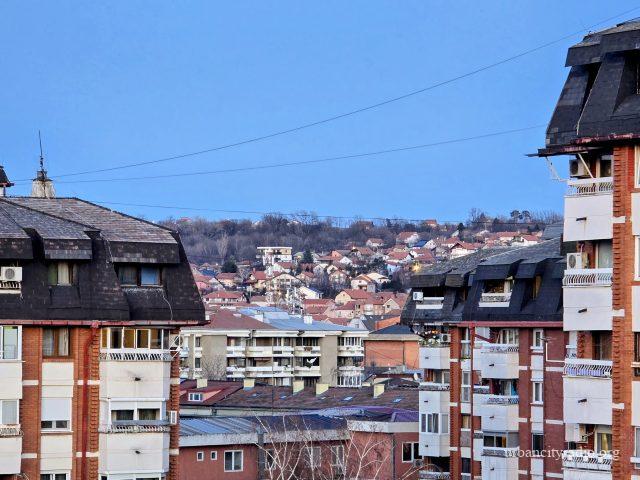 Djura pogled na brdo zima