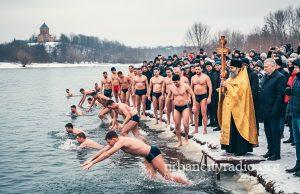 Bogojavljensko plivanje za Časni krst u Kostolcu 19. januara