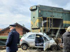 Nezgoda na pružnom prelazu u Požarevcu, voz udario u automobil