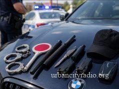 Drogiran vozio BMW, a u gepeku krio lisice, šokere i tablicu „Stop policija“