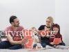 Srpsko kućno veče između slavske trpeze i digitalnog ekrana